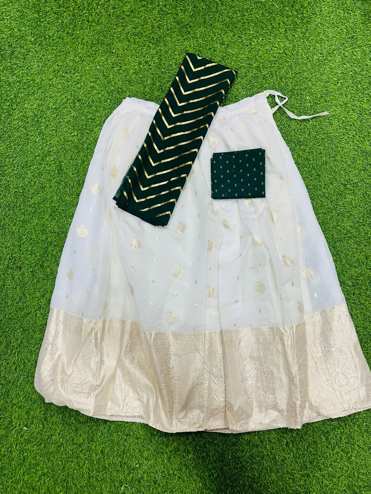Pattupavada Set