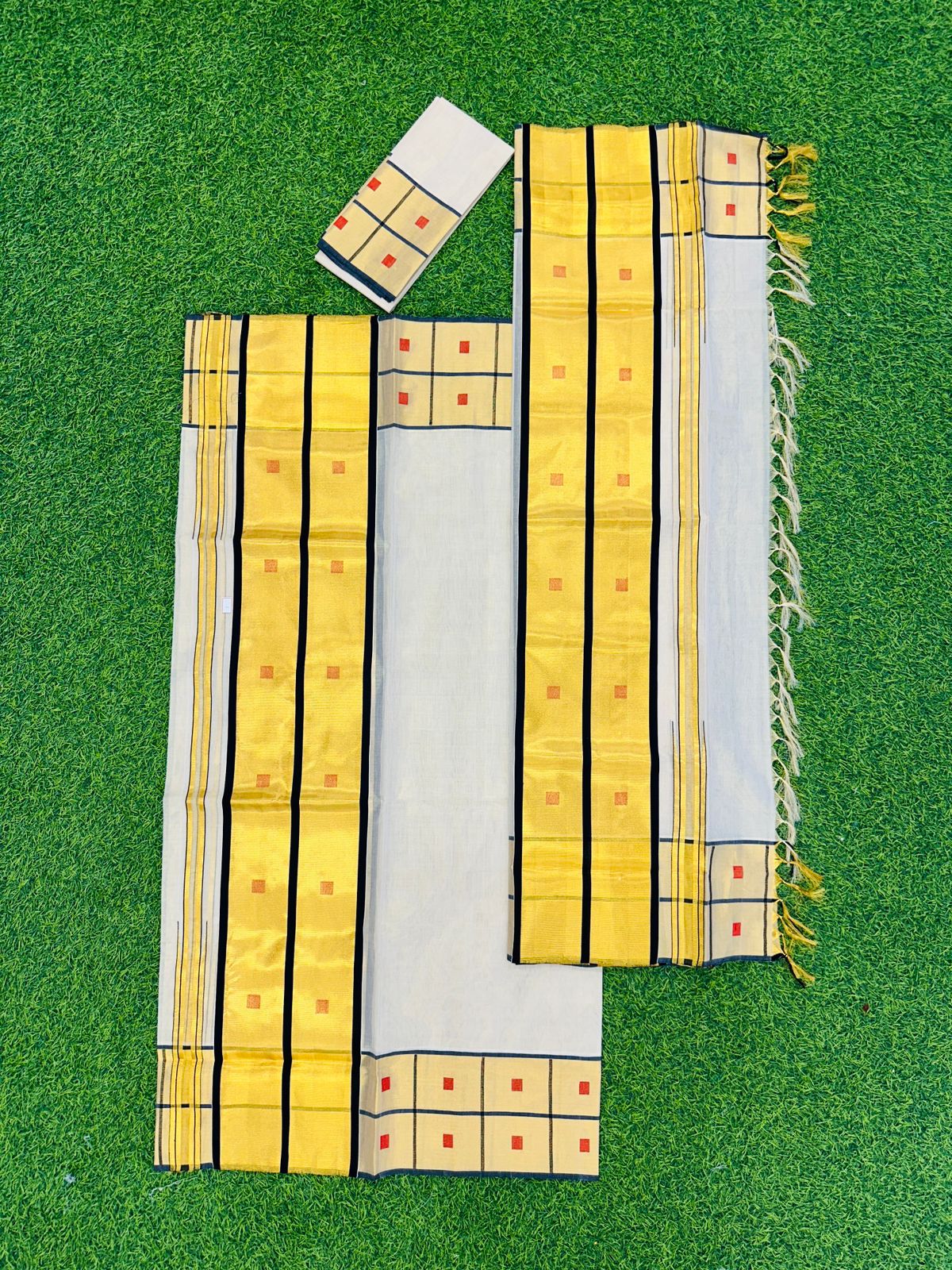Set Mundu
